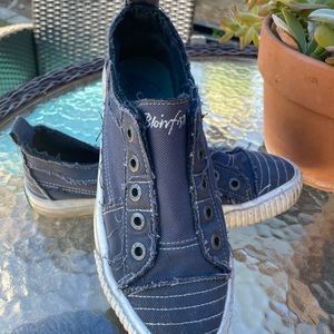 Blowfish Womens 8 charcoal gray Sneakers Washed Canvas Slip On Low Top